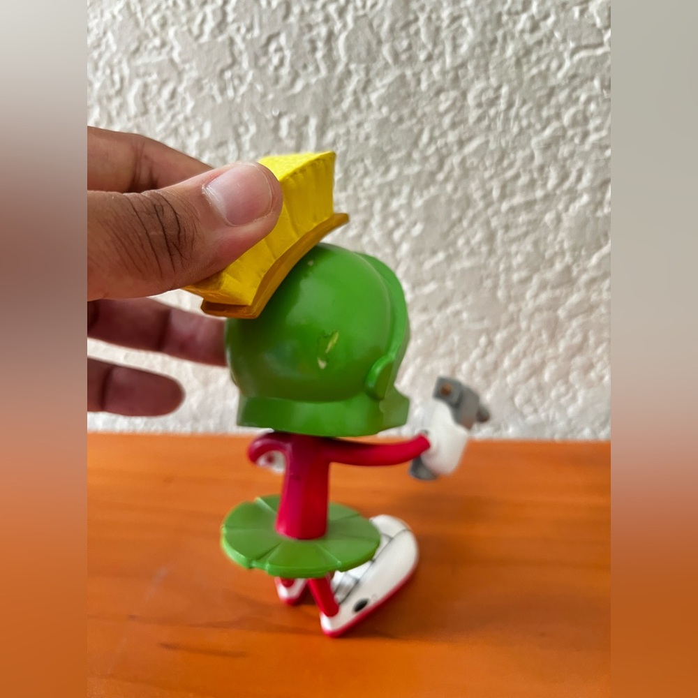 Vintage 1995 Warner Bros Studio Marvin The Martian Ray Gun 6" Bendable Toy - Picture 6 of 8